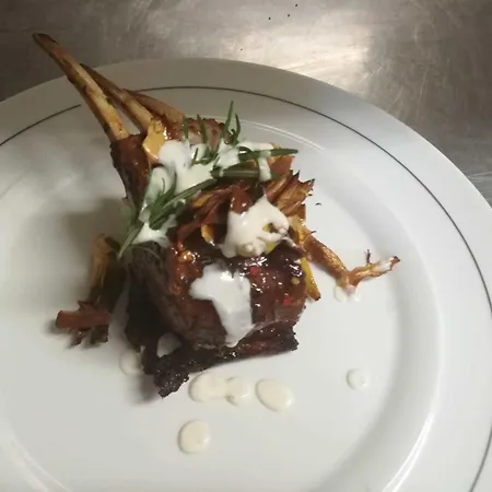 ホテル La Castellana 3*