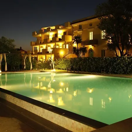 ホテル La Castellana 3*